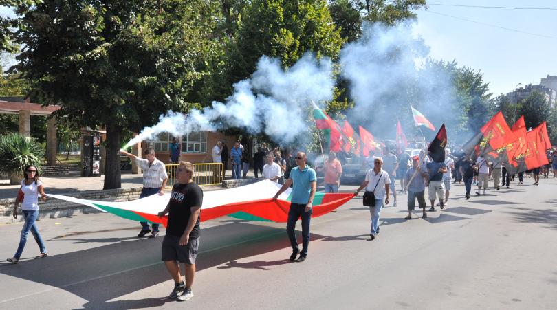 Харманли протестира срещу бежанския лагер в града