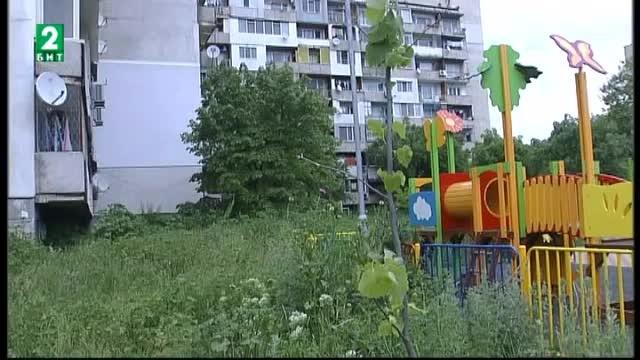 Косенето на трева във Варна се бави заради липсата на работна ръка