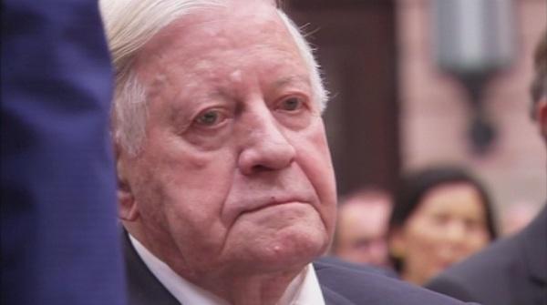 Почина Хелмут Шмит