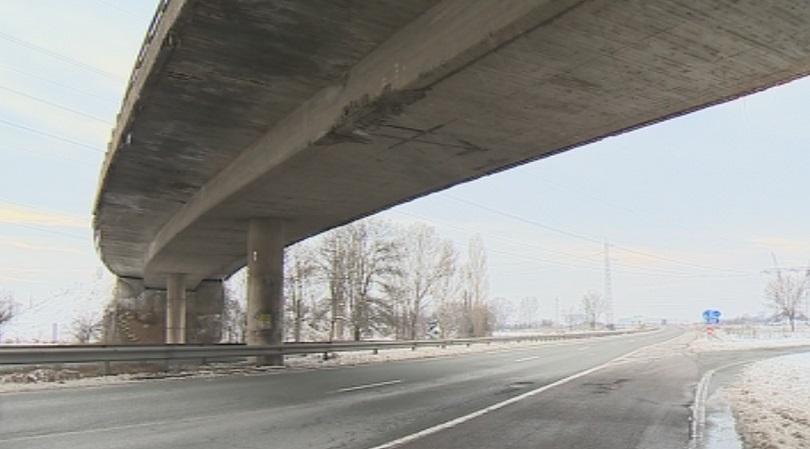 Парче бетон се откърти от мост и рани мъж на АМ Хемус