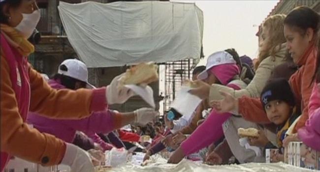 9-тонен хляб за Богоявление в Мексико