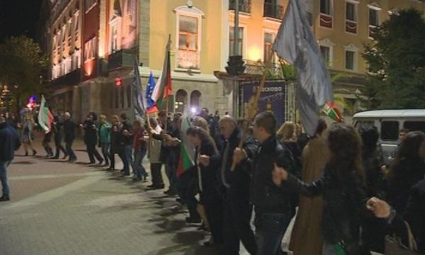 Пиринско хоро посрещна пристигащите на летище София