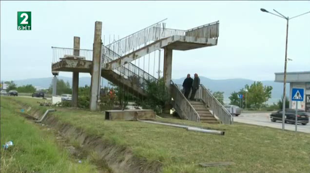 Задръстване блокира движението край Ихтиман