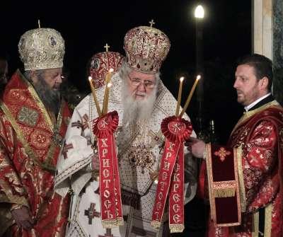 Хиляди християни в цялата страна посрещнаха Възкресение Христово