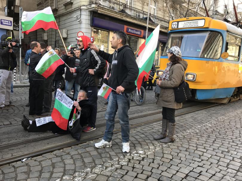 Граждани спряха движението по столичния булевард Дондуков
