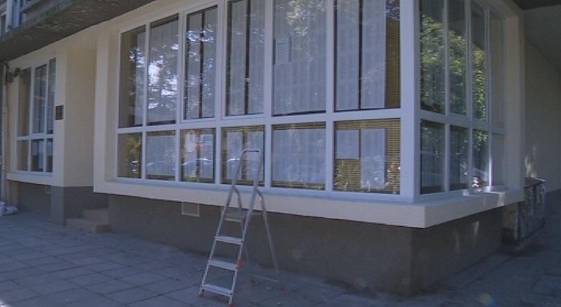 Предизборни списъци на 3 метра височина