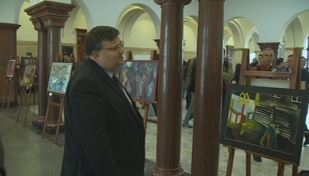 За първи път изложба в Съдебната палата