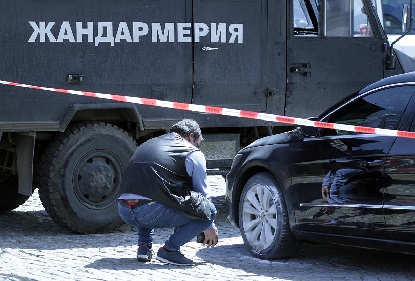 Мъж се опита да запали служебна кола пред парламента