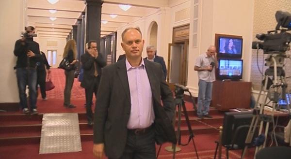 Кадиев остава независим депутат