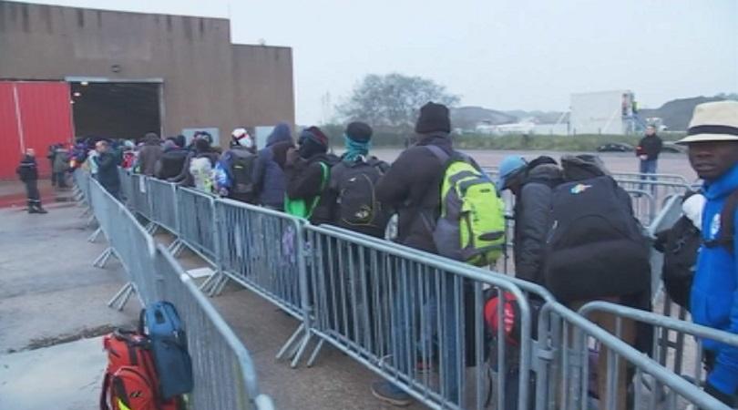 Започна евакуацията на лагера Джунглата в Кале