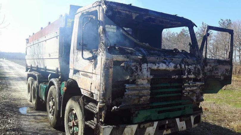 Откриха близо 30 мигранти в тайник на горящ камион край Резово