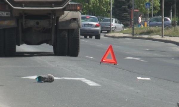 Камион уби жена на пешеходна пътека в Бургас