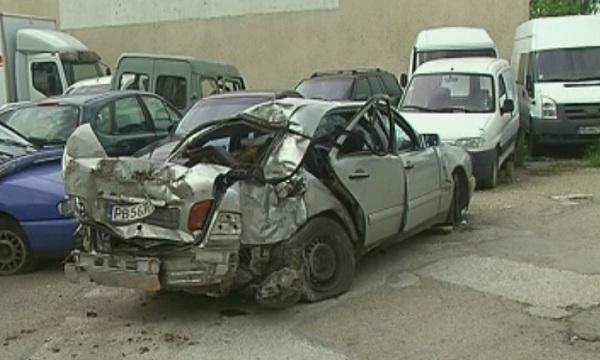 Шофьор се заби в ограда с 200 км. в час