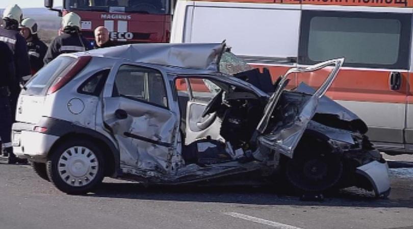 Момче загина при катастрофа между лек автомобил и ТИР