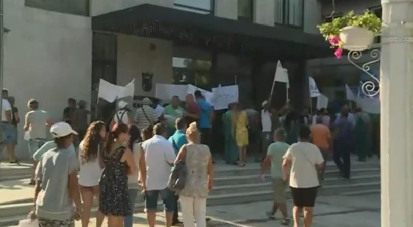 Жители на Каварна, Балчик и Шабла излязоха на протест