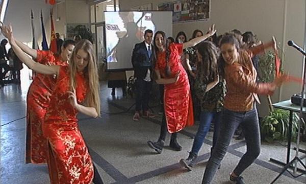 И в столичното 138-мо училище посрещнаха Китайската нова година