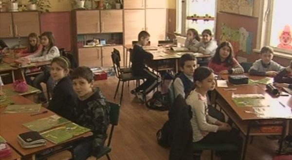 Пустеещи класни стаи и тази година