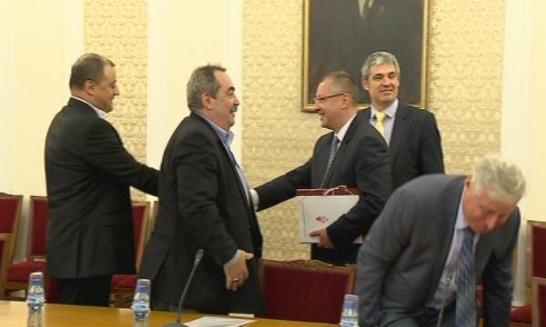 КНСБ поиска от лидерите на БСП и ДПС да се борят за повече социални права