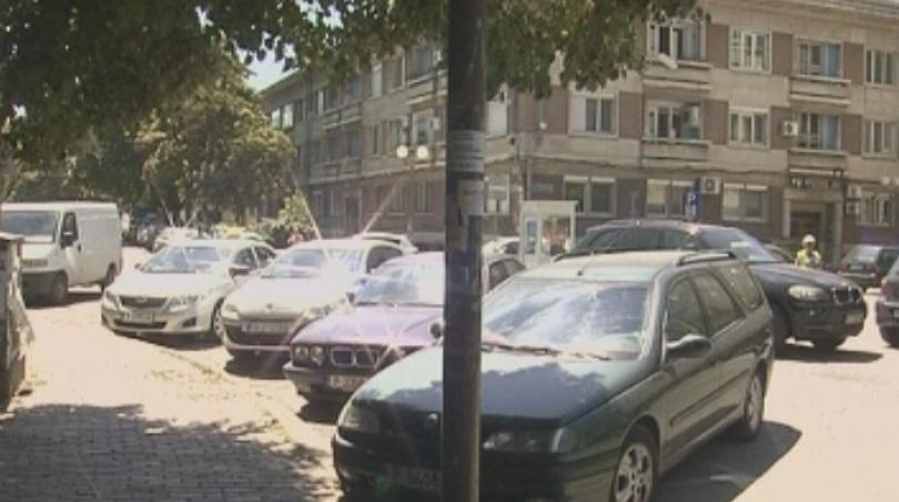 Отнеха бебето на русенка, която го забрави заключено в колата