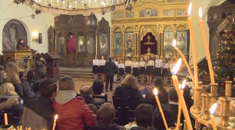 Деца даряват на деца