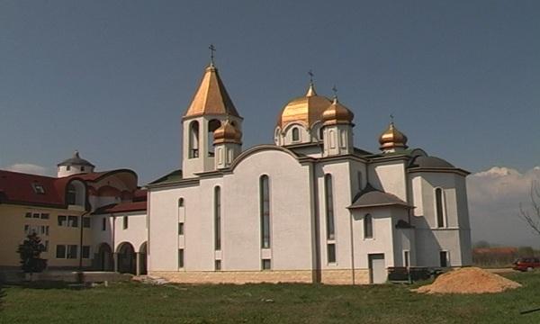 Монасите от манастира край с. Копиловци отказаха да въведат лятното часово време