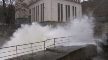 Изпускат язовир Копринка