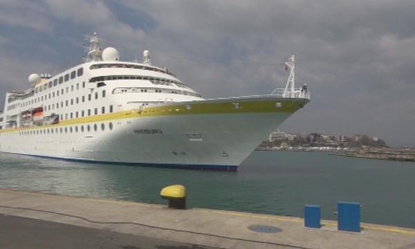 В Несебър акостира първият за сезона круизен кораб