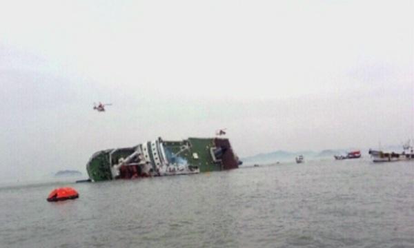 Ферибот потъна край Южна Корея, около 300 души са в неизвестност (ОБНОВЕНА)