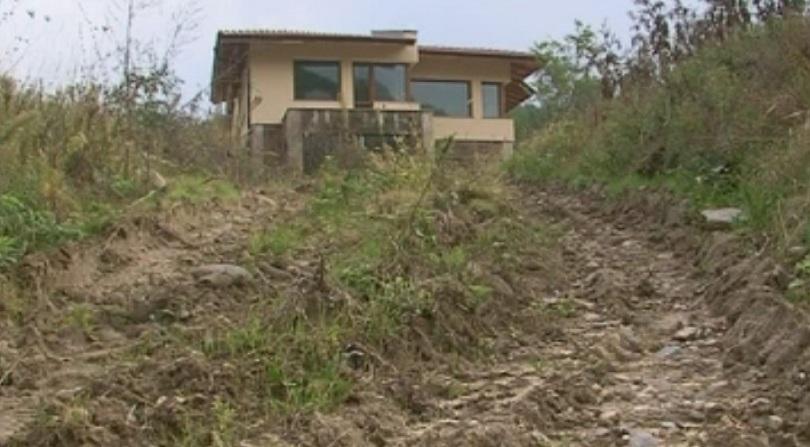 Откраднаха багер и камион от строителен обект