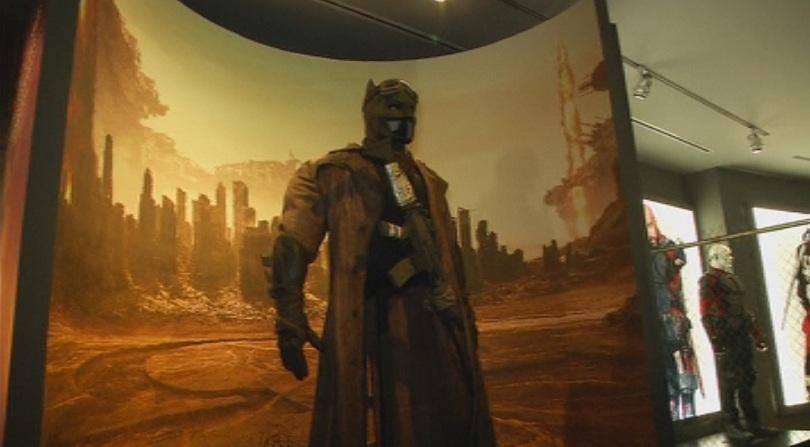 Изложба на филмови костюми в студийния комплекс на Уорнър Брадърс