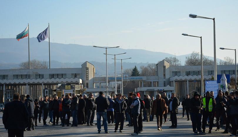 Двойна блокада на границата с Гърция