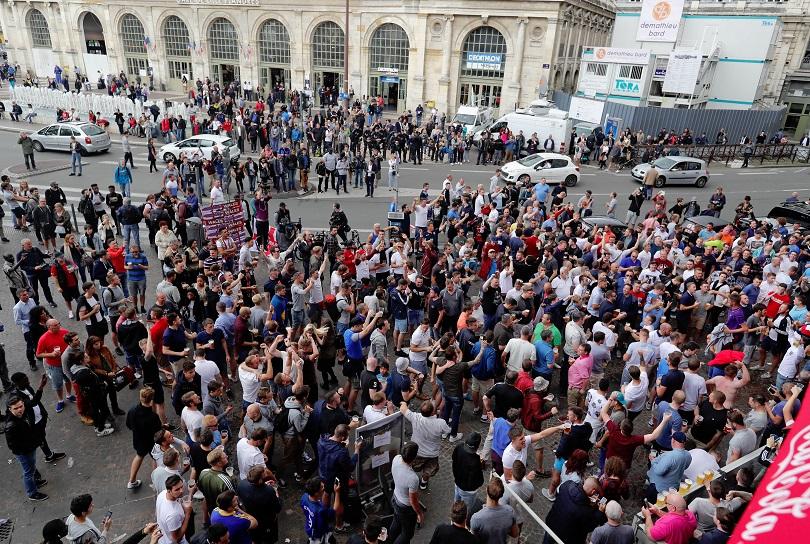 Нови сблъсъци между футболни фенове в Лил (ВИДЕО)