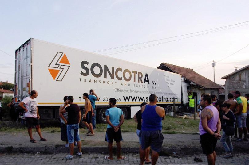 Жители на Лом блокираха пътя към Дунав мост 2