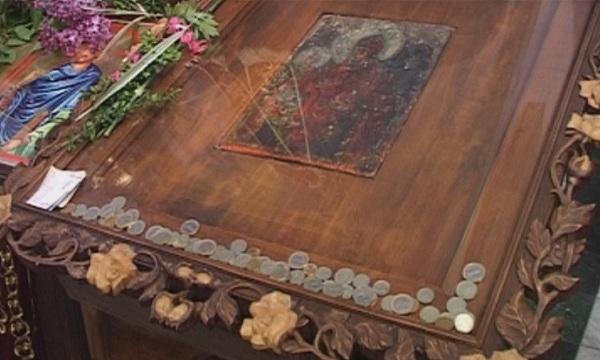 Зазиданата икона в стената на Лопушанския манастир