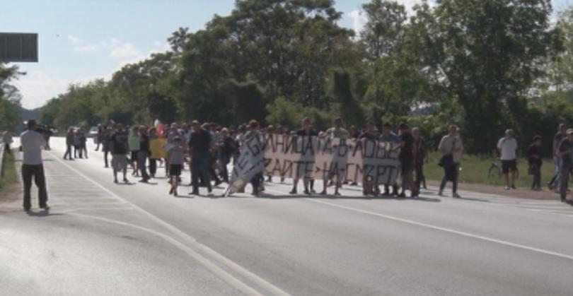 Служители на ловешката болница блокираха движението по главния път София-Варна