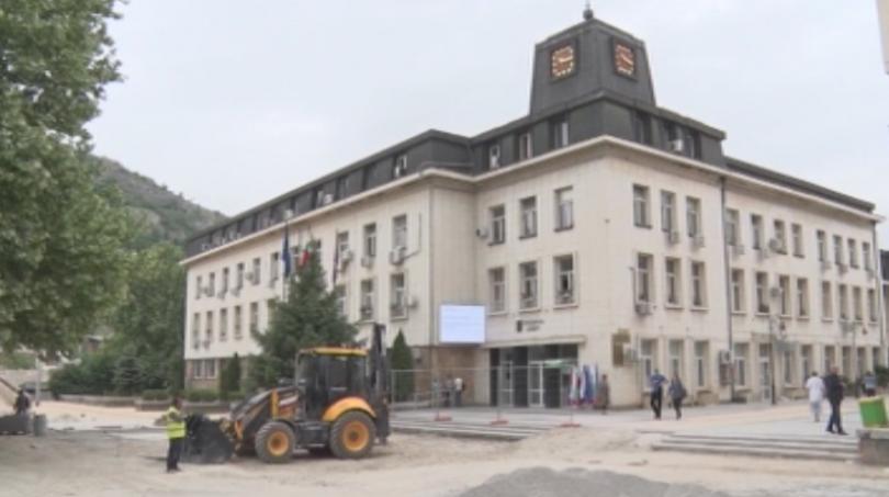 Кметът на Ловеч определи нападението над заместника си като опит за убийство