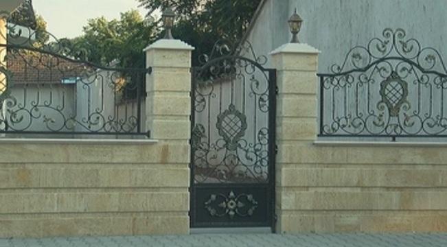 Проверяват социално слаби лица с луксозни имоти и скъпи коли