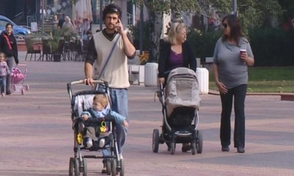 Още 6 месеца майчинство да бъдат платени