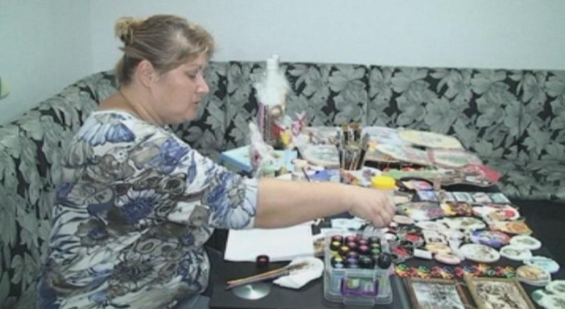 Самотна майка набира средства за операция на сина си