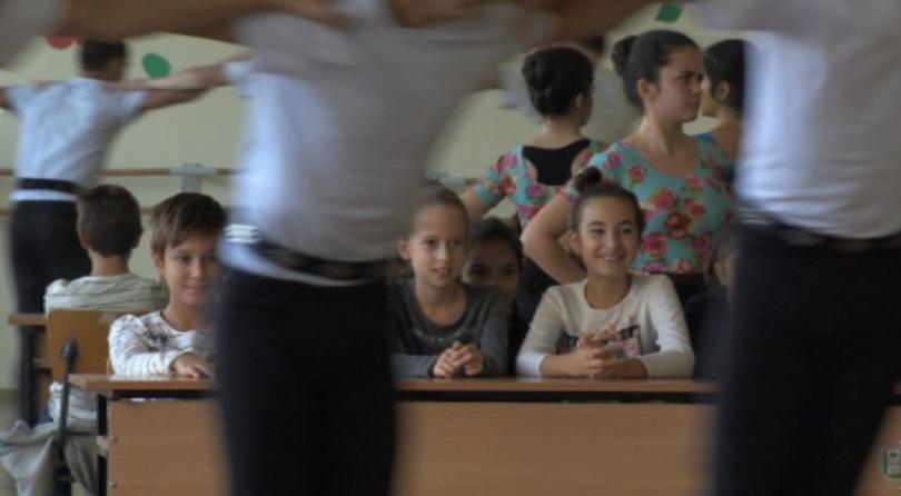 Малките репортери на БНТ се учиха на народни танци