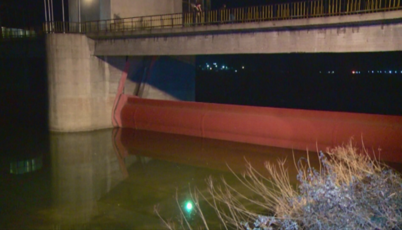 Цяла нощ екипи на пожарната и гражданска защита се опитваха