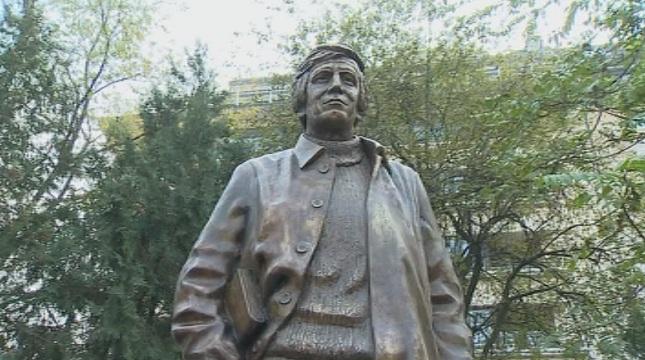 Паметник на писателя-дисидент Георги Марков в София (ОБЗОР)