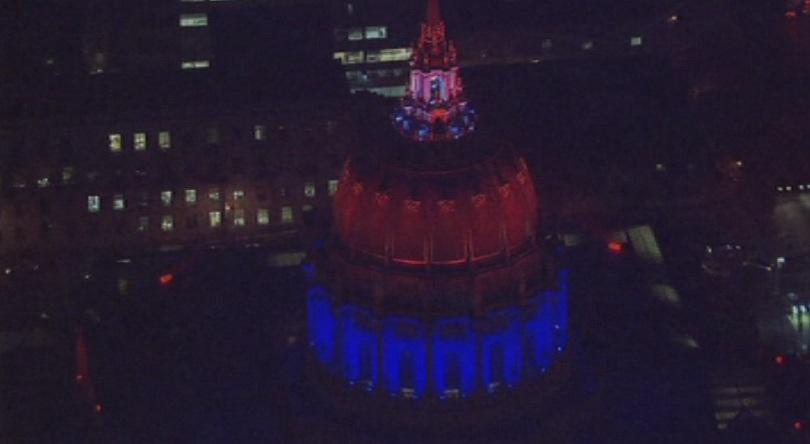 Публиката на Стад дьо Франс” пя Марсилезата по време на евакуацията