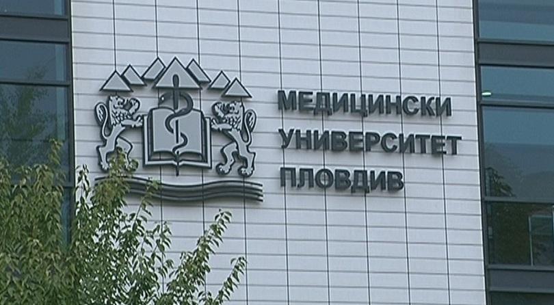 Студенти купували скъпи телефони с чужди карти