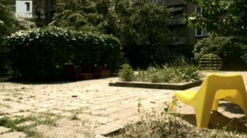 Младежи облагородяват междублокови пространства