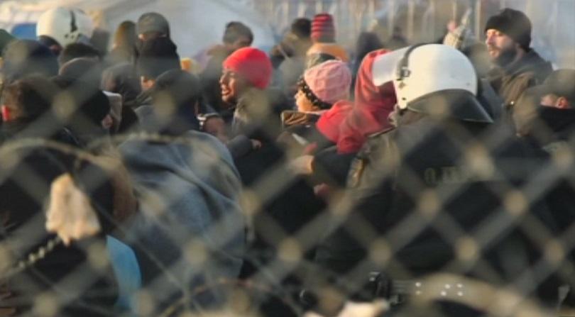 ​Струпване на мигранти на гръцко-македонската граница