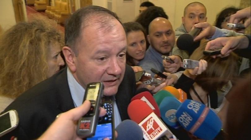 Опозицията отново иска оставката на Москов