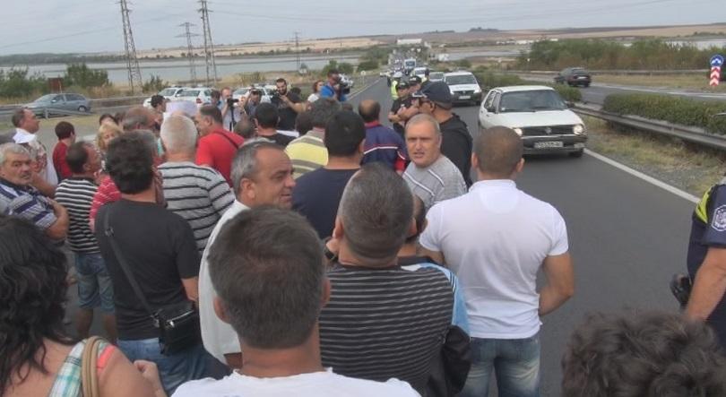 Съкратени миньори на бунт заради неизплатени обезщетения