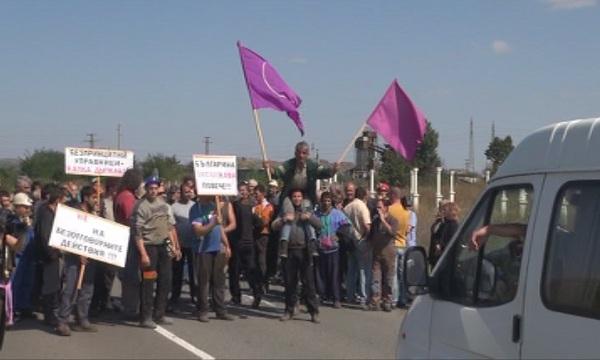 След 40 часа под земята - миньорите от мини Черно море прекратиха стачката си (ОБЗОР)