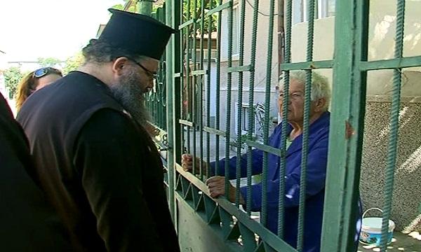 Варненският и Великопреславски митрополит Йоан раздаде помощи на хората в нужда